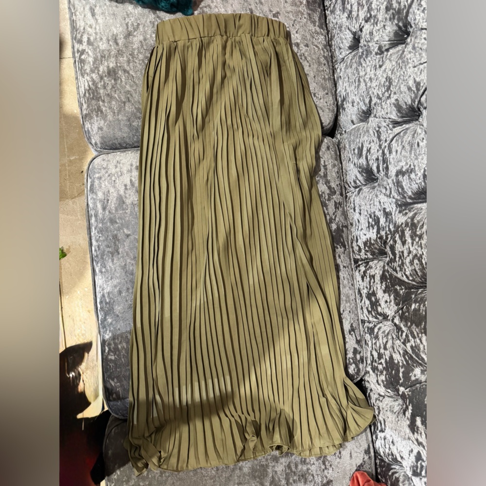 Veiled collection pleated maxi skirt. Size small